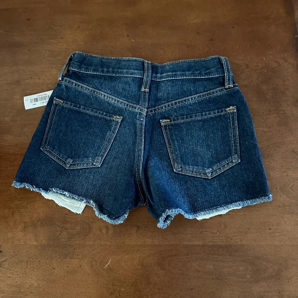 Old Navy blue jean shorts eyelet sewn in front pockets with frayed hem